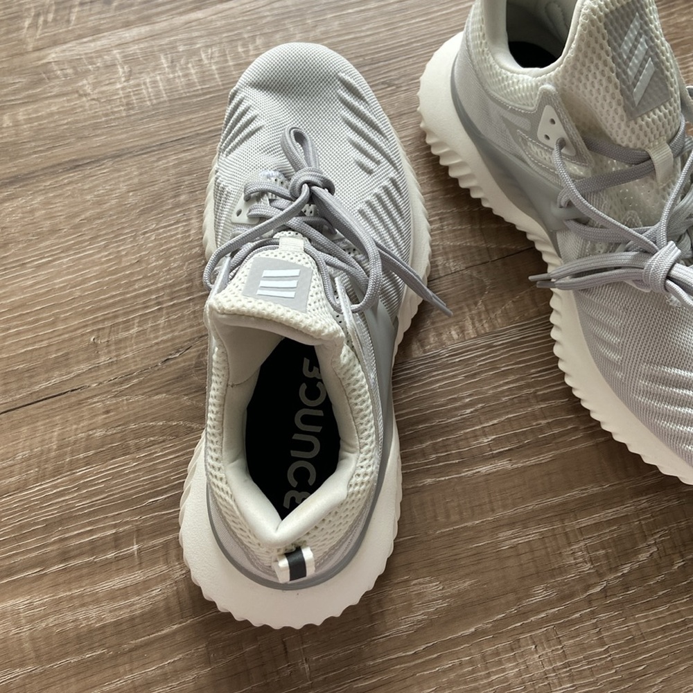🆕Adidas Men's Athletic Shoes in Light Gray - Picture 2 of 8
